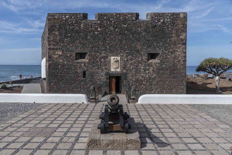 Tenerife 189 - Puerto de la Cruz - castillo de San Felipe.jpg